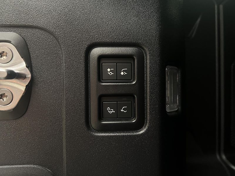 Land Rover Defender 110 D300 HSE AUT CZ - fotka 50 z 51