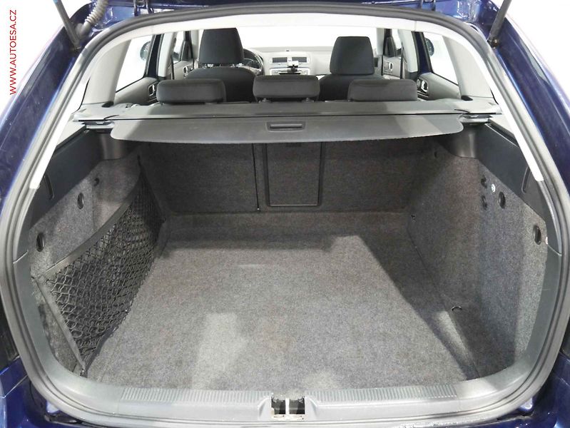 Škoda Octavia (2010) 2.0 TDi, Elegance, xenon - fotka 7 z 16