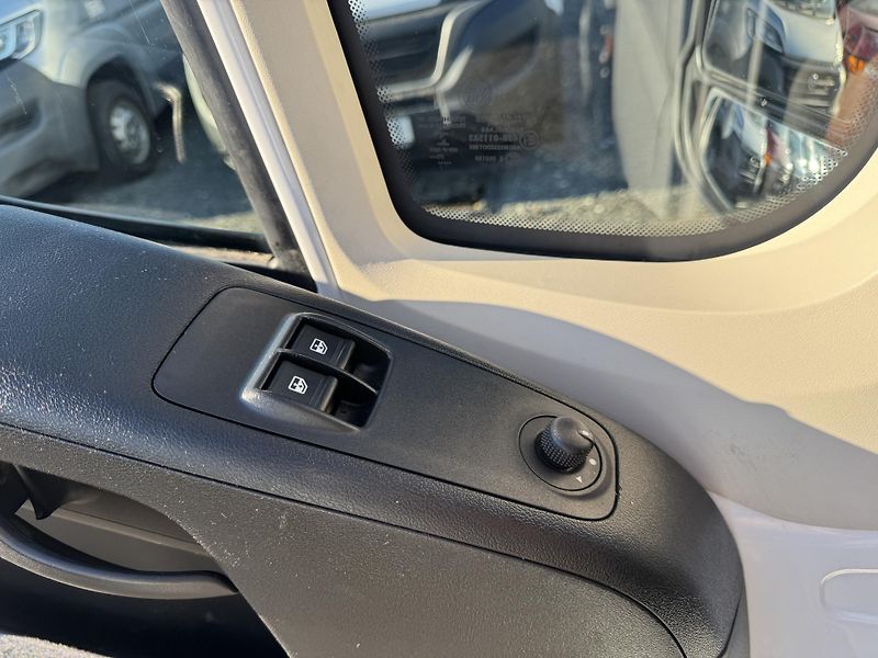 Fiat Ducato 2.3,7míst,klima,TZ:3t,DPH - fotka 42 z 43
