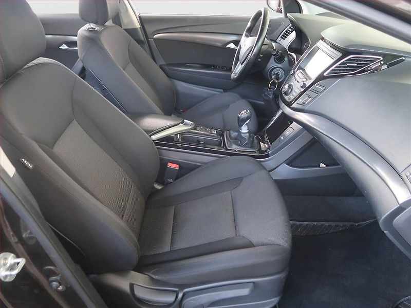 Hyundai i40 (2018) 1.7 CRDi, Navi, Tempomat - fotka 9 z 16