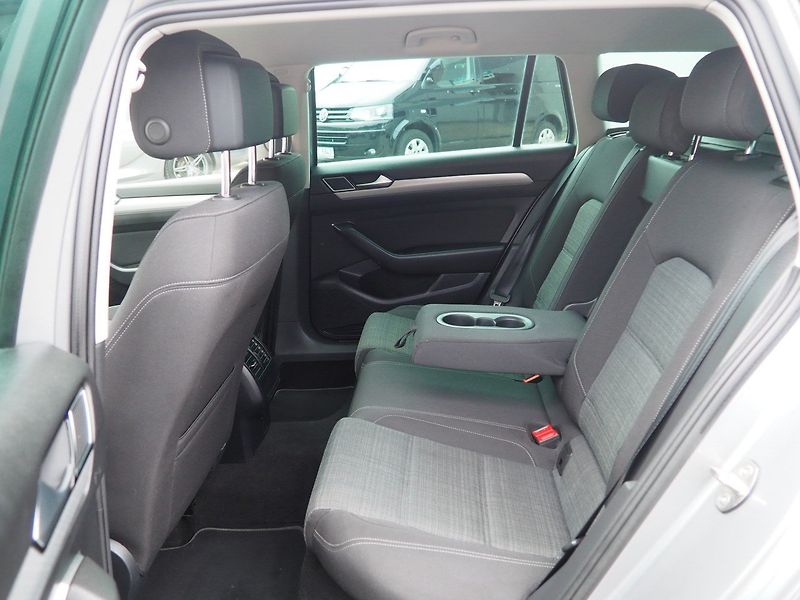 Volkswagen Passat (2020) 2.0TDI, 90kW - fotka 12 z 36