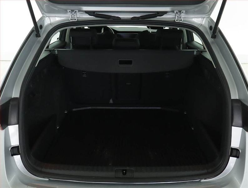 Škoda Octavia (2023) Ambition 2.0 TDI, ČR,1.maj - fotka 13 z 15