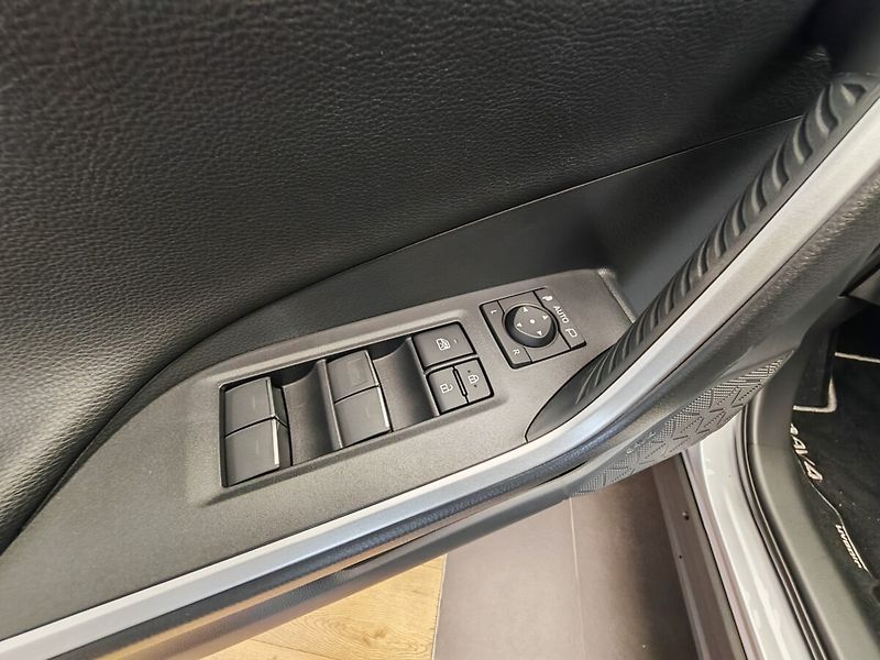 Toyota RAV4 2.5 Comfort Style 4x4 - fotka 12 z 38
