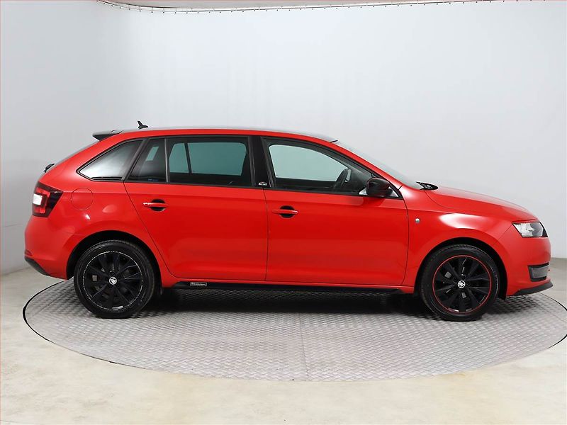 Škoda Rapid (2015) Spaceback 1.2 TSI, Xenony - fotka 6 z 15