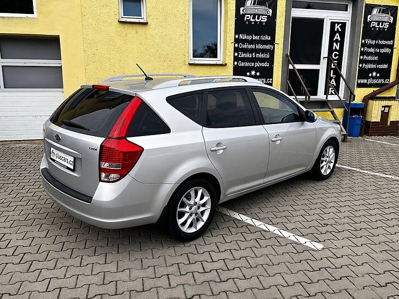 Kia Ceed 2,0 CRDi(103kW)*STK DO 8/2028* - fotka 2 z 15
