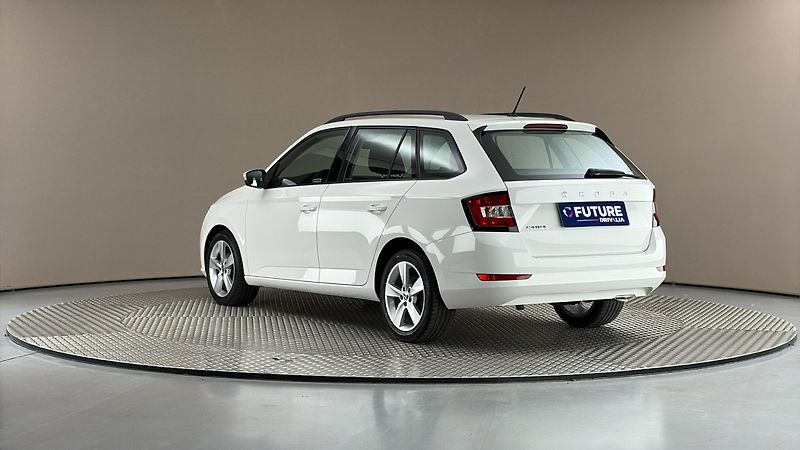 Škoda Fabia 1.0 TSI Ambition Combi - fotka 2 z 23