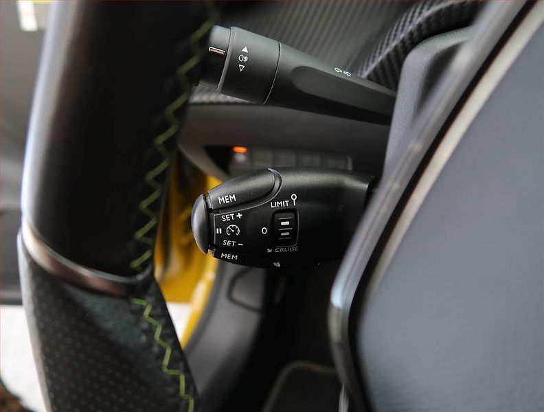 Peugeot 208 (2020) 50 kWh, SoH 84%, Automat - fotka 22 z 26