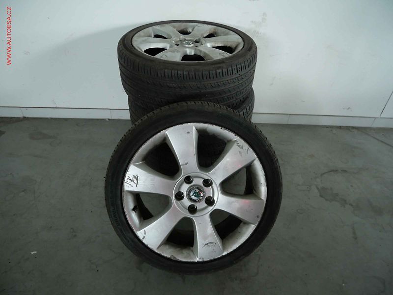 Škoda Superb (2009) 2.0 TDi, ČR, Xenon, AC - fotka 23 z 23