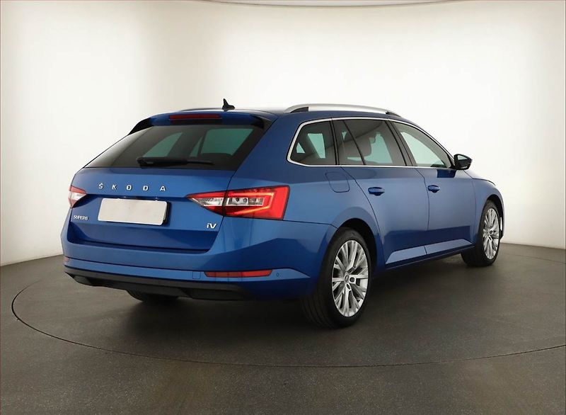 Škoda Superb (2022) Style iV 1.4 TSI PHEV - fotka 5 z 19