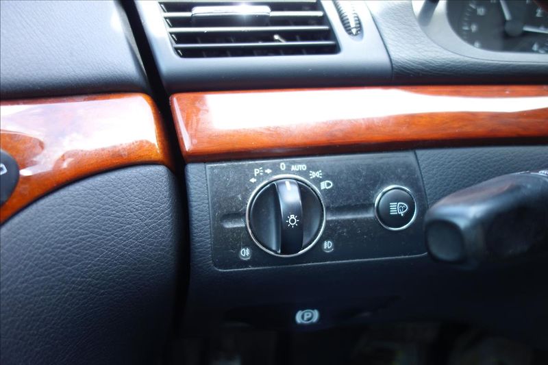 Mercedes-Benz Třídy E 280CDi,ČR,SERV.KN.,4MATIC. - fotka 32 z 48