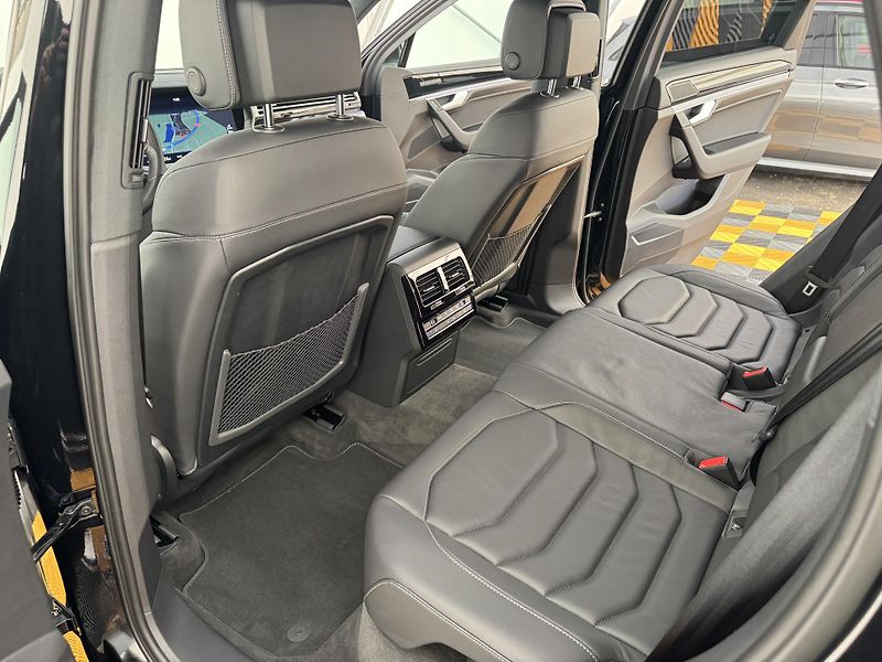 Volkswagen Touareg 3.0d*DPH*R-LINE*Final Edition* - fotka 11 z 50
