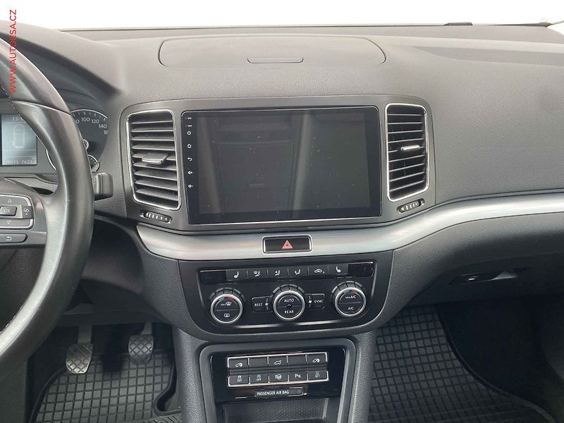 Volkswagen Sharan (2014) 2.0 TDI, Xenon, autoAC - fotka 12 z 16