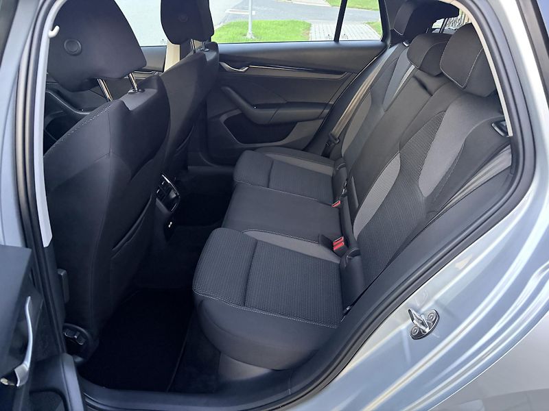 Škoda Octavia 2.0TDI 110KW DSG LED FACELIFT - fotka 45 z 53