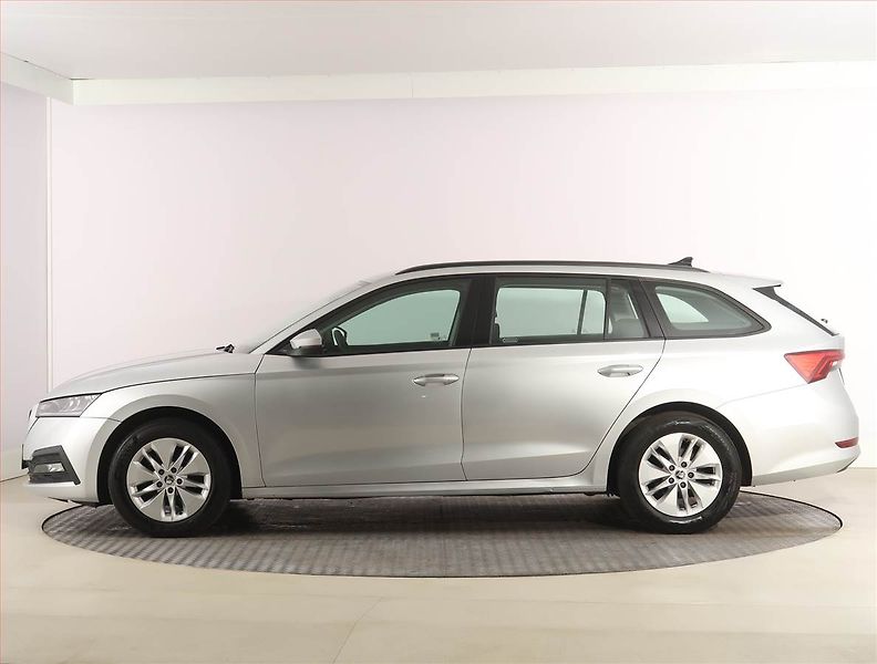 Škoda Octavia (2023) Ambition 2.0 TDI, ČR,1.maj - fotka 3 z 24