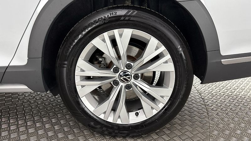Volkswagen Passat 2.0 TDI DSG 4MOTION Alltrack - fotka 19 z 27
