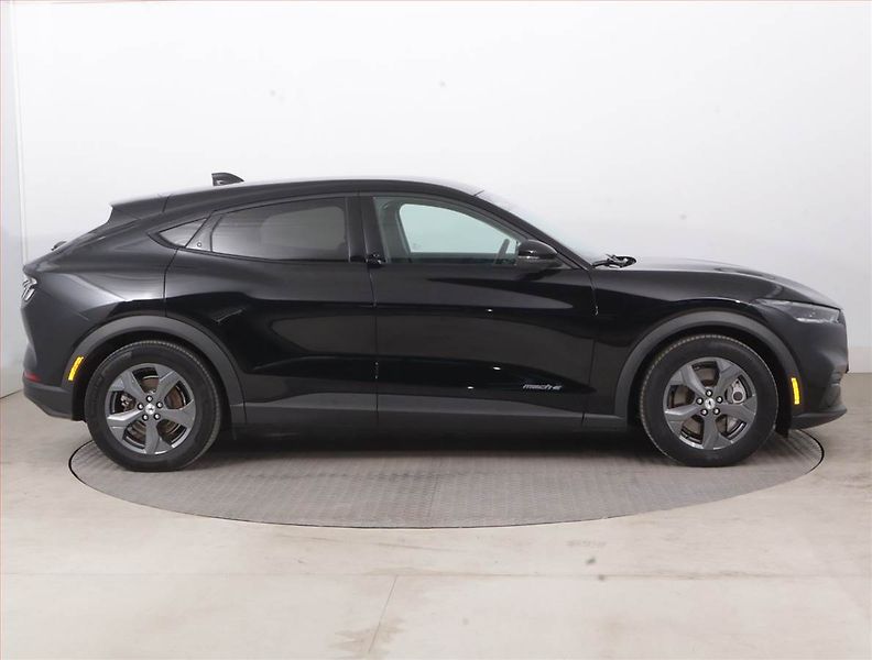 Ford Mustang Mach-E (2021) Standard Range RWD, SoH 96% - fotka 6 z 19