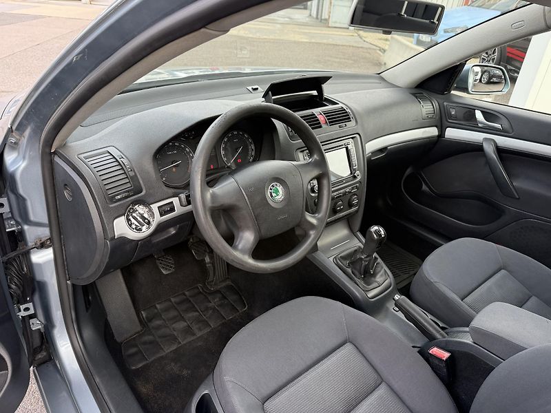 Škoda Octavia 1.6 75kW - fotka 11 z 27