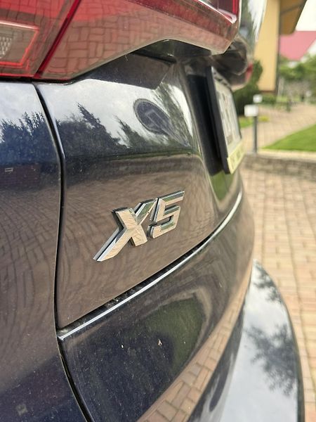 BMW X5 (2022) XDrive45e - fotka 9 z 39
