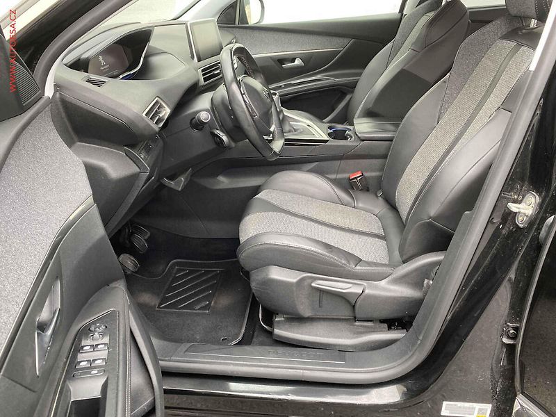 Peugeot 5008 (2018) 1.2 PT, Crossway - fotka 9 z 19
