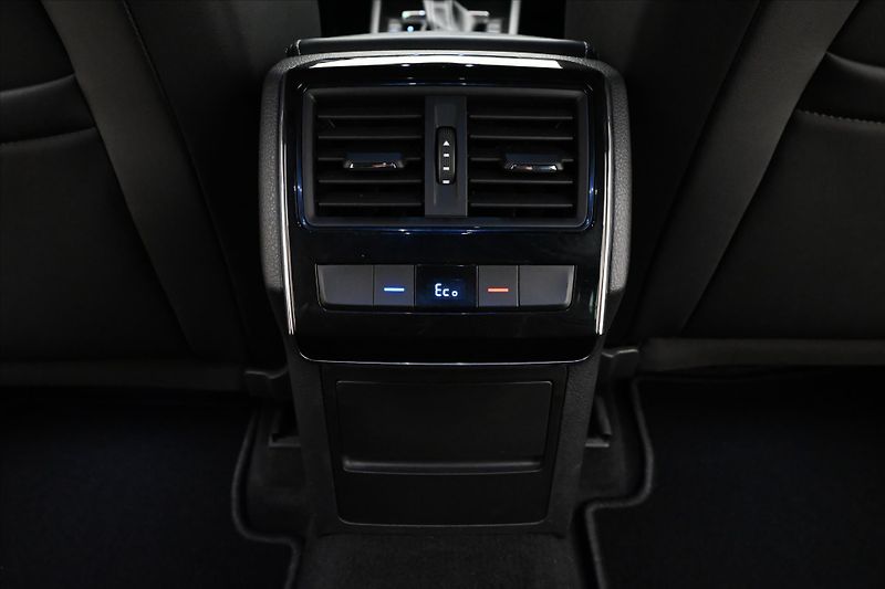 Škoda Superb 1,4 TSI 115kW iV DSG Sportline - fotka 22 z 32