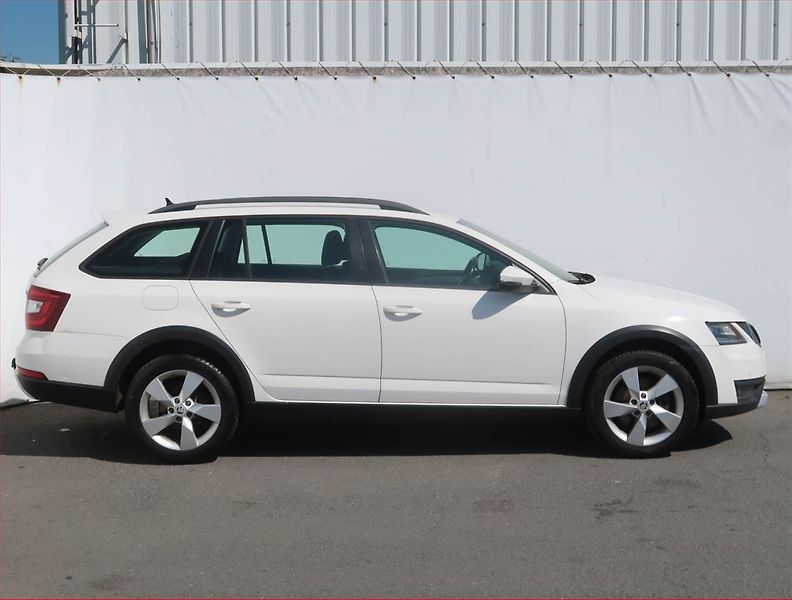 Škoda Octavia (2017) Scout 2.0 TDI, 4X4, Automat - fotka 6 z 23
