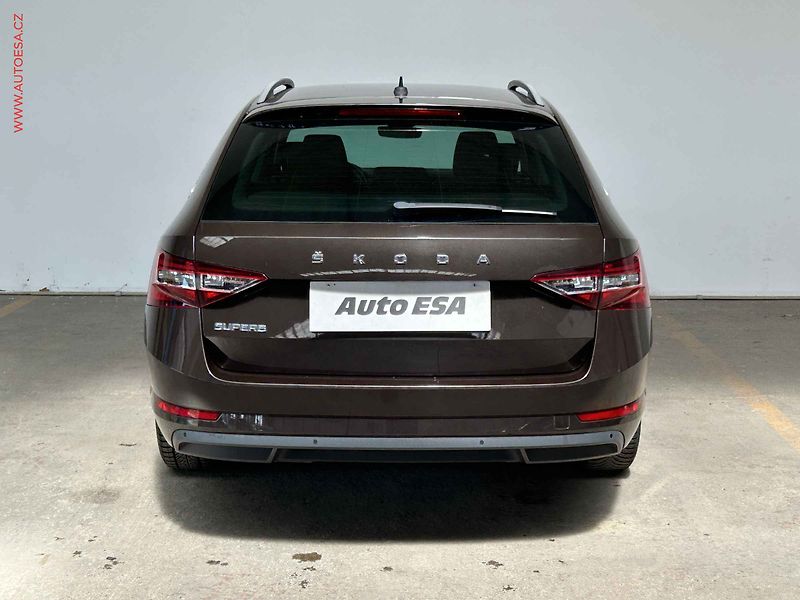 Škoda Superb (2017) 2.0 TDi, Ambition, DSG, TZ - fotka 5 z 20