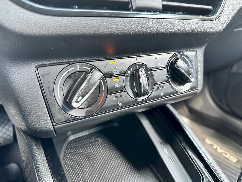 Škoda Scala (2023) 1.0 TSI 81kW Ambition - fotka 18 z 23