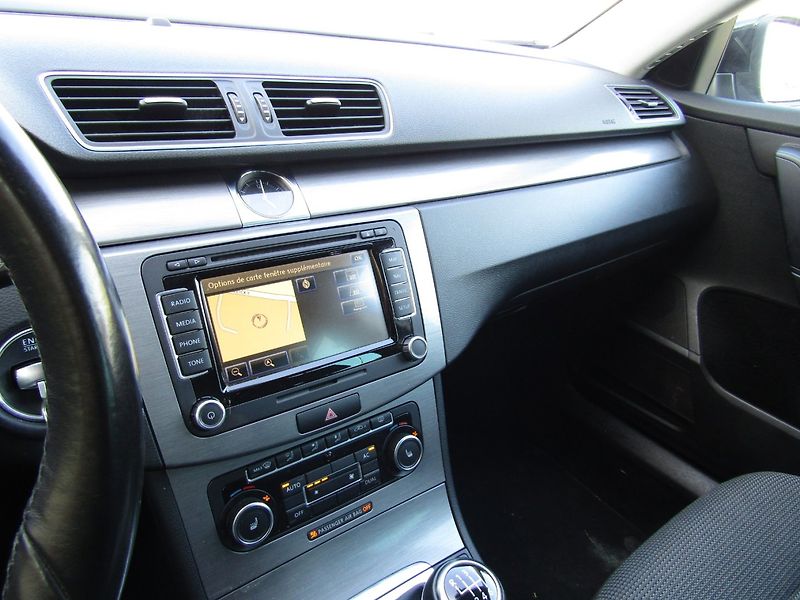 Volkswagen Passat (2011) 1.6 TDI 77kW - fotka 38 z 45