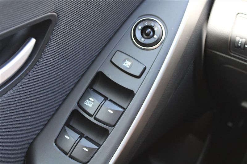 Hyundai i30 1,6 i  NOVÉ V ČR - fotka 11 z 36