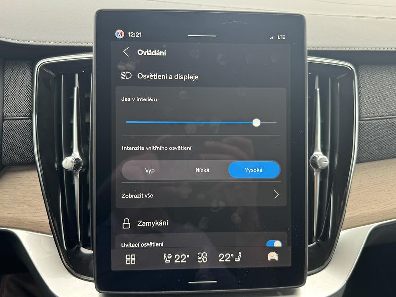 Volvo XC90 B5 AWD PLUS 360/ 7.m* / +kola  - fotka 45 z 49