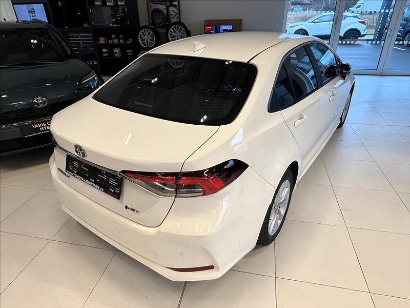 Toyota Corolla 1,8   SD Comfort HEV - fotka 7 z 9