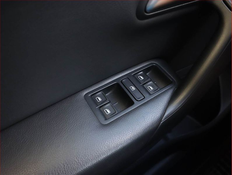 Volkswagen Polo (2015) 1.2 TSI, Automat, Serv.kniha - fotka 20 z 22