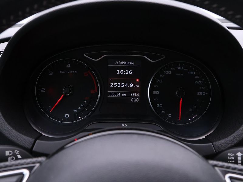 Audi A3 2,0 TDI 110kW Quattro CZ - fotka 18 z 35