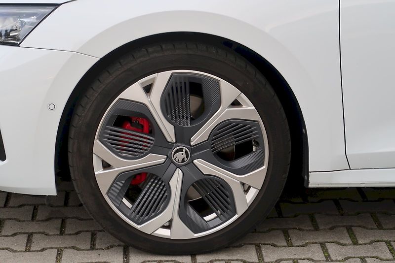 Škoda Octavia (2025) RS 2,0 TSI 195 kW DSG - fotka 8 z 30