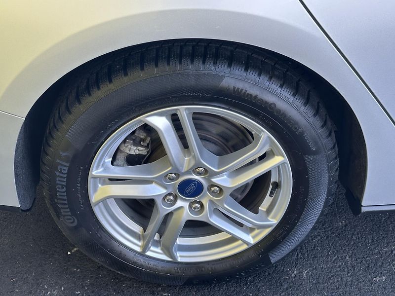 Ford Focus (2021) KOMBI 1.0/74kW * 1.Maj *LED*  - fotka 38 z 39