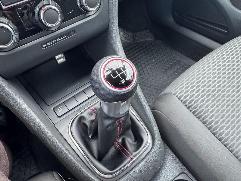 Volkswagen Golf (2009) 1,4i 59 KW BRZDY PNEU LAK - fotka 31 z 50