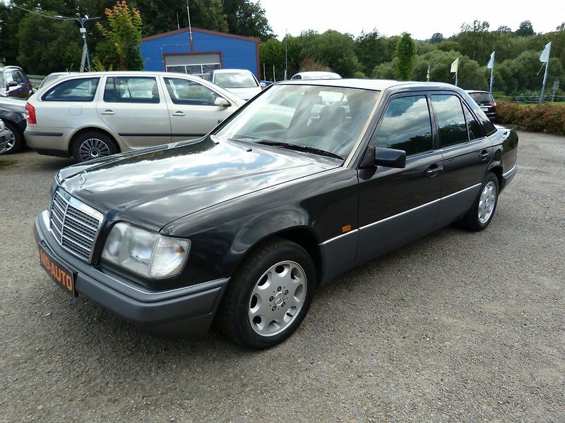 Mercedes-Benz 124 250 D - fotka 1 z 29