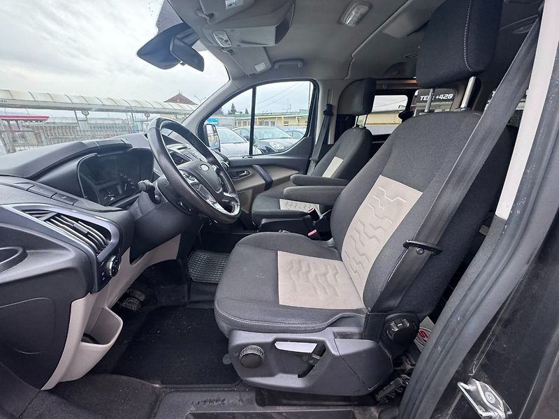 Ford Tourneo Custom (2018) 2,0D 125KW 8 MÍST TITAN 1.MAJ - fotka 15 z 49