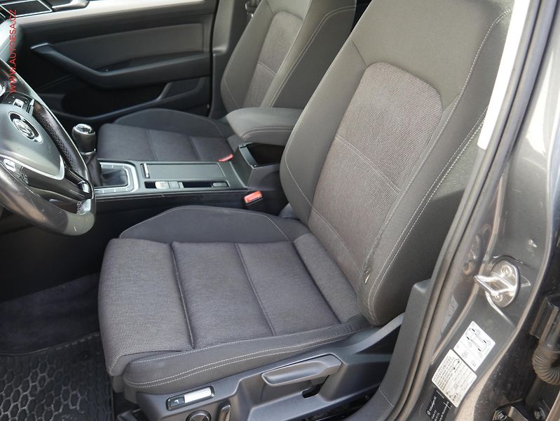 Volkswagen Passat (2015) 2.0 TDi, Comfortline, panor - fotka 9 z 18