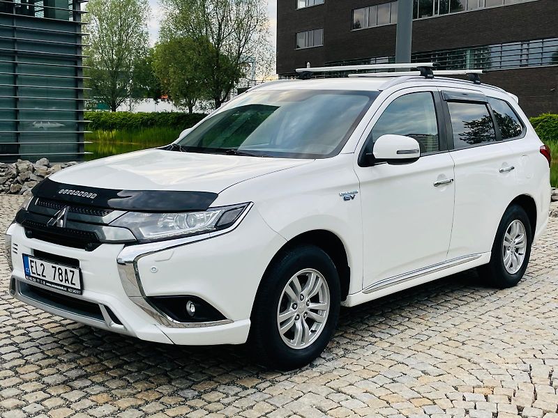Mitsubishi Outlander 2.4i+HYBRID 4x4 SERVISKA TAŽNÉ - fotka 4 z 53