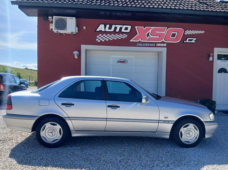 Mercedes-Benz Třídy C 200K 1.MAJ - fotka 2 z 31