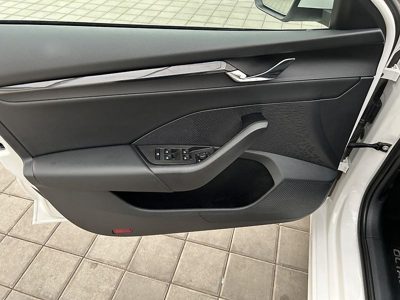 Škoda Octavia 1.5 TSI Ambition Plus - fotka 6 z 23