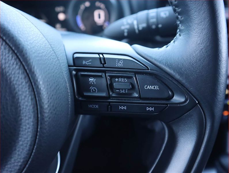 Toyota Yaris (2022) 1.5 VVT-i Hybrid - fotka 16 z 20