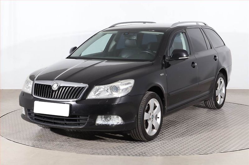 Škoda Octavia (2010) Laurin&Klement 1.9 TDI - fotka 2 z 20