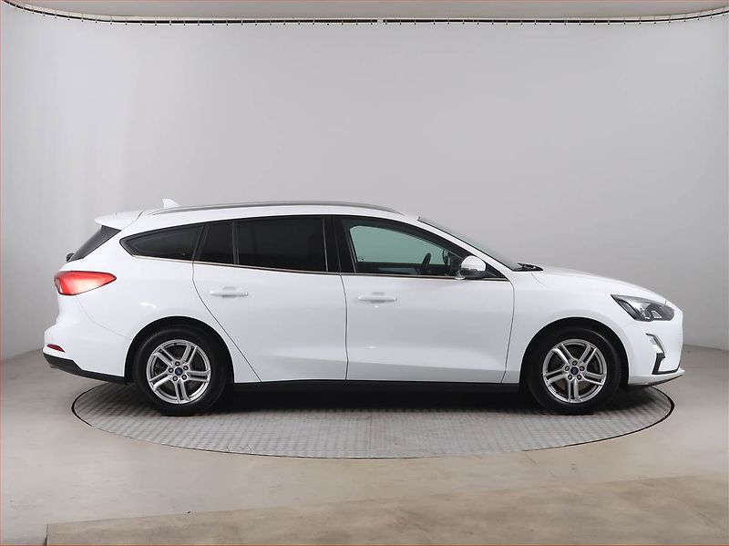 Ford Focus (2020) 1.0 EcoBoost, Tempomat - fotka 6 z 15