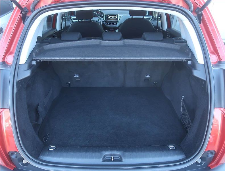 Peugeot 2008 (2016) 1.2 PureTech, Automat - fotka 14 z 16