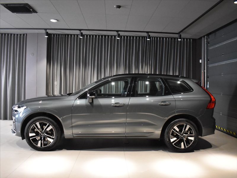 Volvo XC60 2,0 B5 AWD Plus BLIS,Bezklíč - fotka 3 z 22