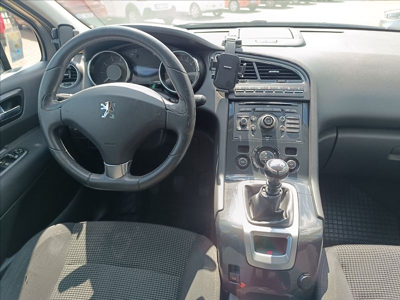 Peugeot 5008 1,6 THP - fotka 13 z 19