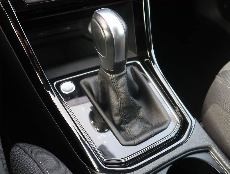 Volkswagen Touran (2023) 2.0 TDI - fotka 13 z 25