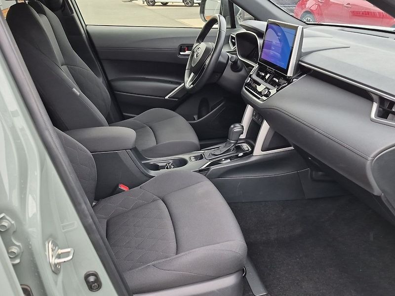 Toyota Corolla Cross Style Tech 1,8 HEV e-CVT - fotka 11 z 26